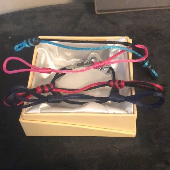 Cuffs of Luv bracelet - Picture 3 of 3